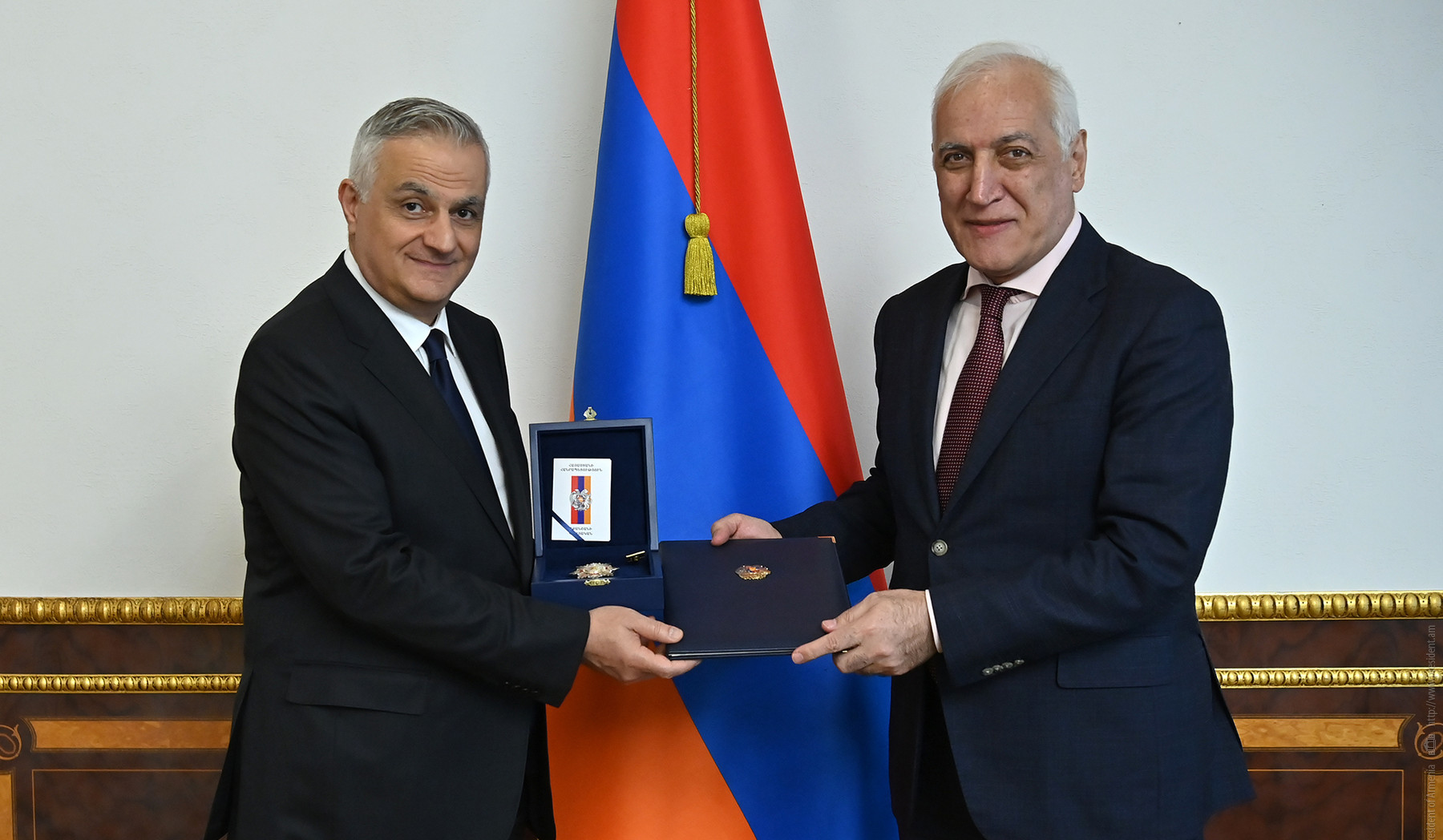 Վահագն Խաչատուրյանը փոխվարչապետ Մհեր Գրիգորյանին է հանձնել պետական բարձր պարգևը