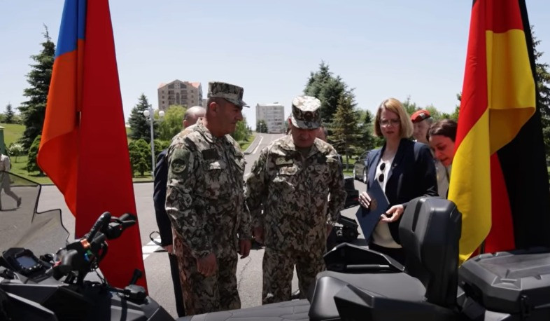 Կլաուդիա Բուշը Գերմանիայի դաշնային կառավարության անունից ՊՆ-ին է փոխանցել 16 ձյունագնաց