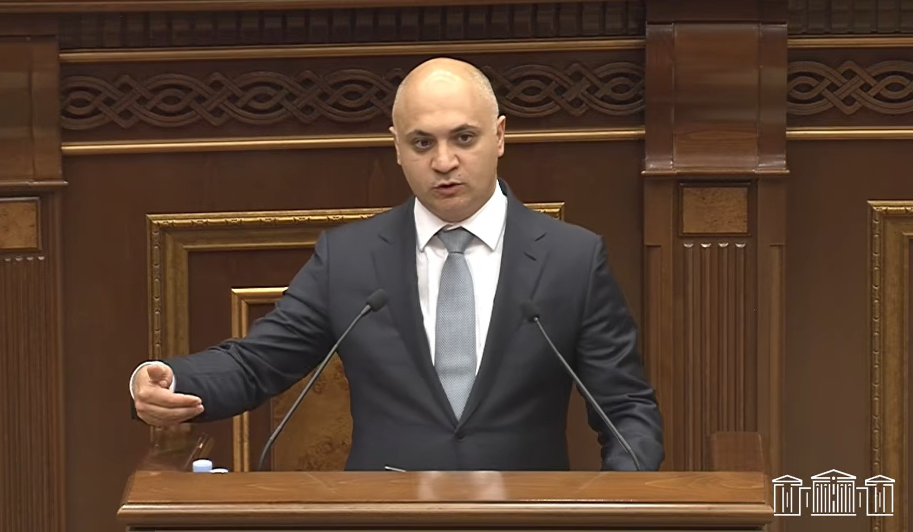 Գեղամ Գևորգյանը՝ անձրևի ժամանակ տաքսի ծառայությունների գնի քառակի բարձրացման մասին