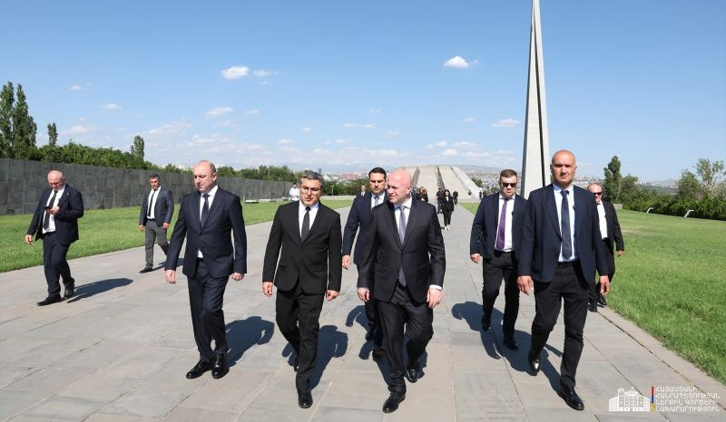 Վրաստանի ՆԳ նախարարն այցելել է Ծիծեռնակաբերդի հուշահամալիր