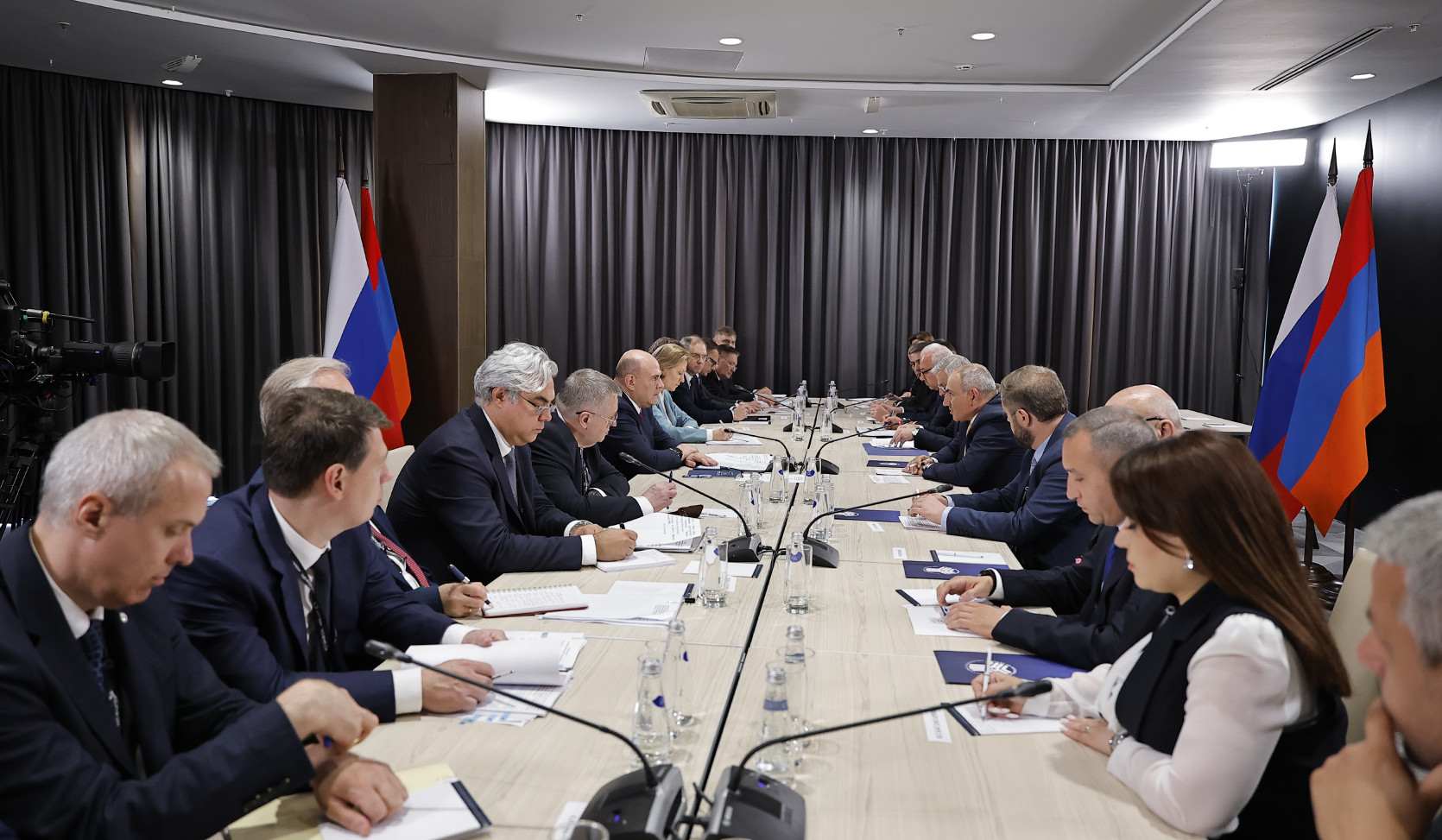 Մենք կառուցողական ենք տրամադրված՝ քննարկելու և պարզաբանելու բոլոր հարցերը. Փաշինյանը՝ Միշուստինի հետ հանդիպմանը