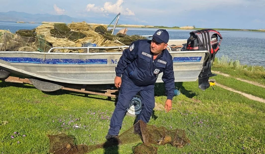Սևանա լճի տարբեր հատվածներից դուրս է բերվել ապօրինի տեղադրված 1001 հատ խեցգետնորսիչ, 161 հատ ձկնորսական ցանց