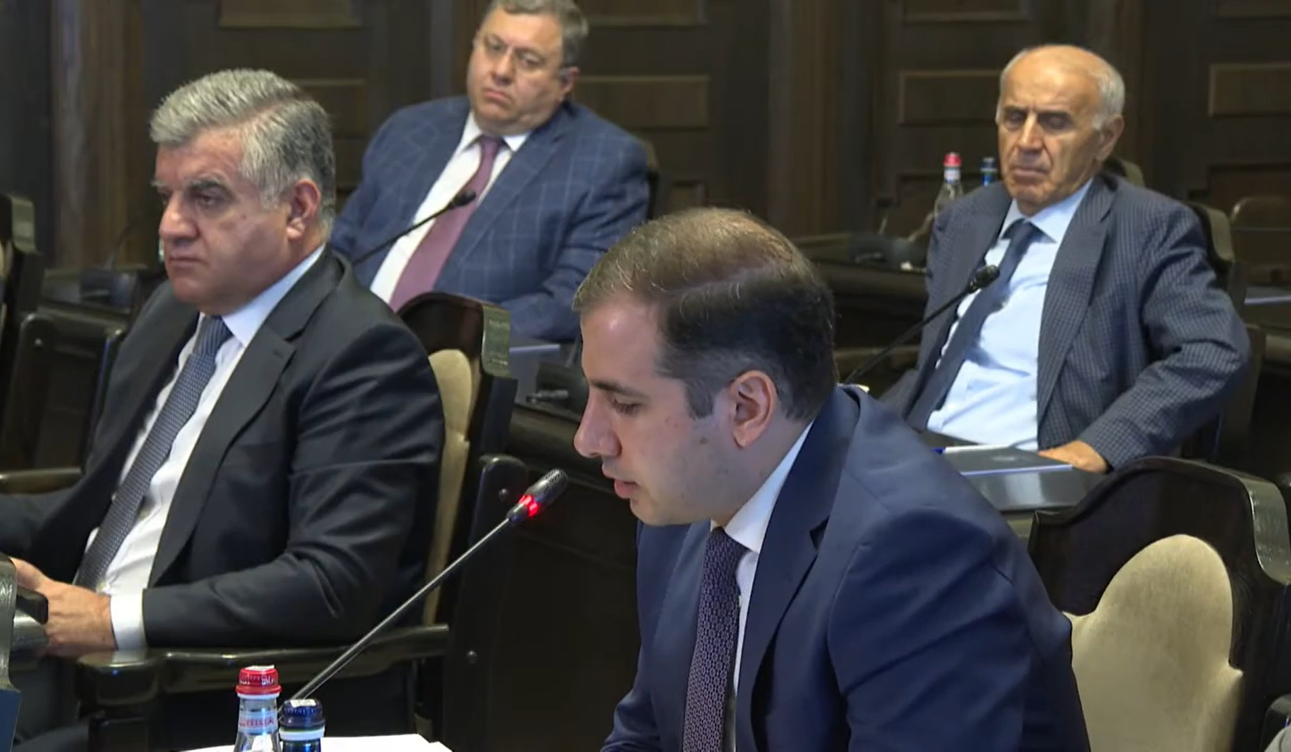 Բագրատաշենի և Ագարակի անցակետերի տարածքում բեռնատարների համար պարտադիր կուտակային կայանատեղիներ կստեղծվեն