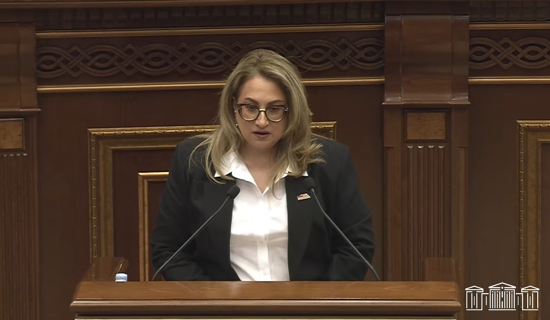 «Ուժեղ Հայաստան» խմբակցության պատգամավոր Հասմիկ Ենգոյանն ընդունեց իր պատգամավորական երդումը