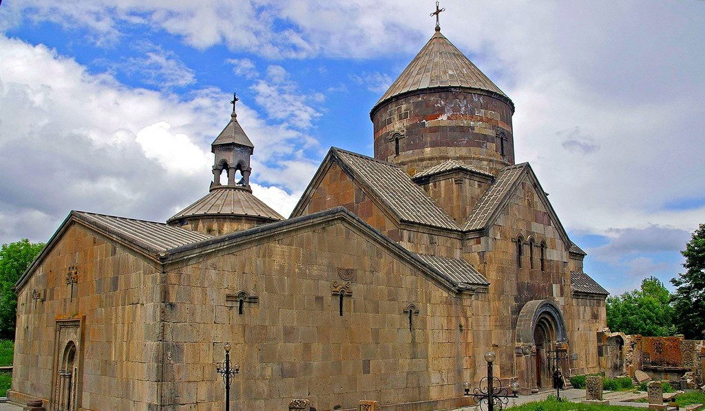 Կեչառիսի վանական համալիրում վարչապետը ներկա է եղել սուրբ և անմահ պատարագին