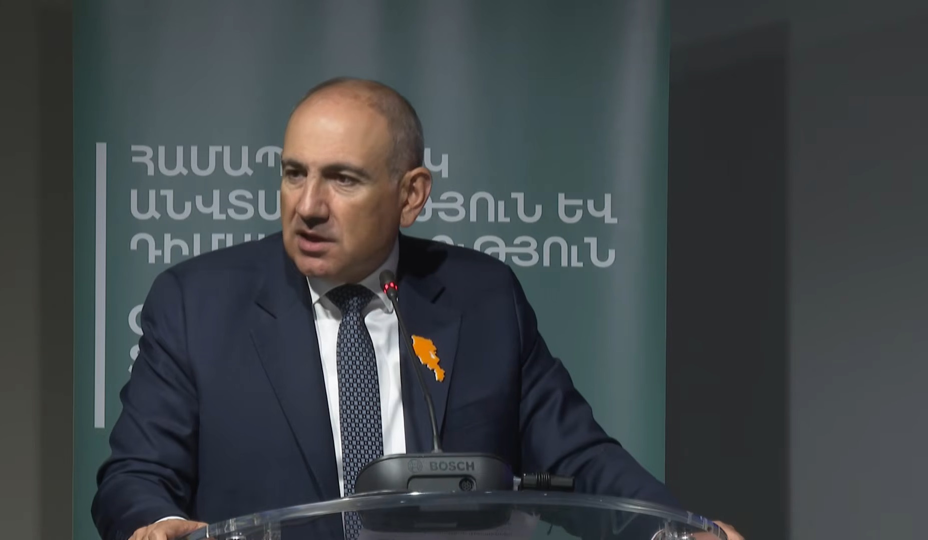 Մեր դպրոցներում չպետք է հնչեն բաներ, որոնք հակասում են Իրական Հայաստանի գաղափարախոսությանը. Փաշինյան