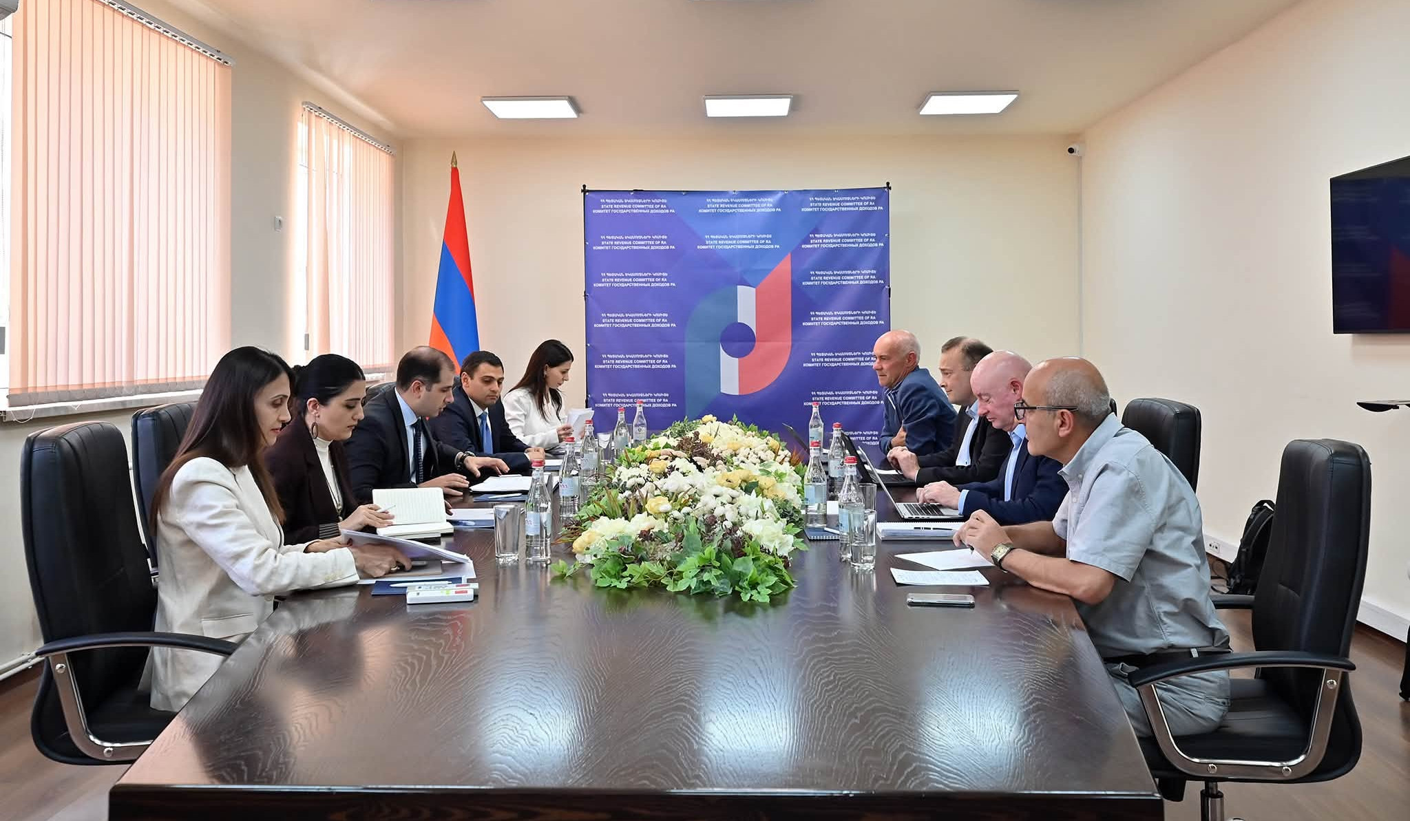 Շարունակելու ենք համատեղ աշխատանքը՝ հարկային վարչարարությունն առավել արդյունավետ դարձնելու նպատակով. ՊԵԿ նախագահը հանդիպել է ԱՄՀ ներկայացուցիչների հետ