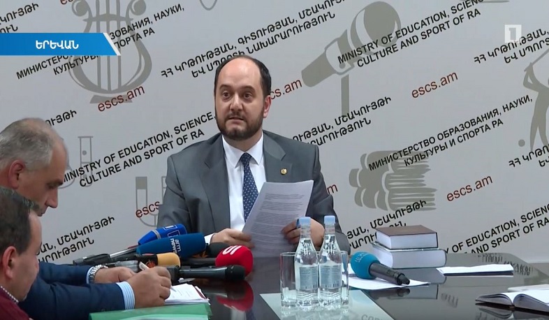 Protesting professors meet with ESCS Minister Arayik Harutyunyan