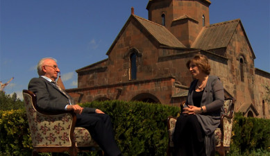 23.04.15 /  Աստվածային ձայնով Լուսինեն