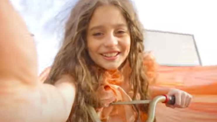 «Մանկական Եվրատեսիլ 2014»-ի հայաստանյան մասնակցի՝ Բեթթիի «Արևի մարդիկ» երգի սելֆի տեսահոլովակը
