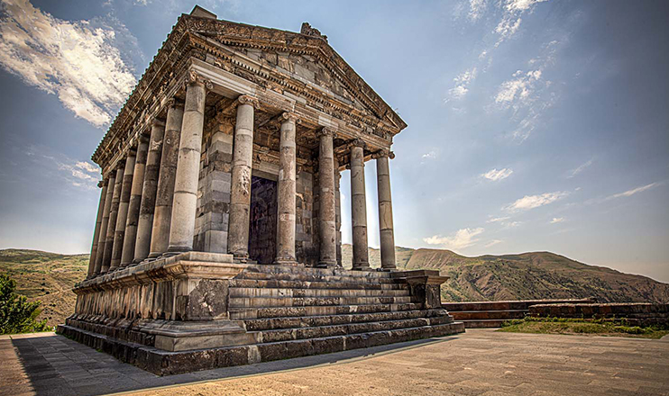 Առաջին տնտեսական