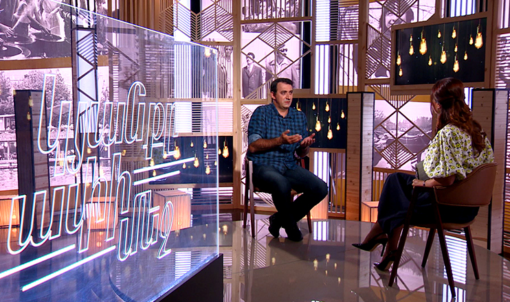 Life in The Palm - Mkrtich Arzumanyan