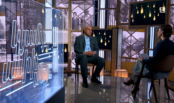 Life in The Palm - Edgar Gyanjumyan