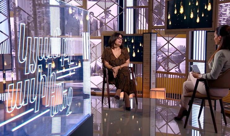 Life in The Palm - Naira Gyurjinyan