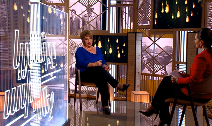 Life in The Palm - Julieta Stepanyan