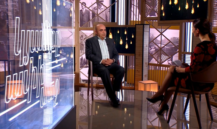 Life in The Palm - Tigran Hakobyan