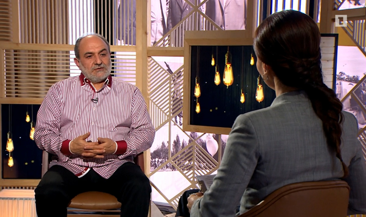 Life in The Palm - Ashot Hambardzumyan