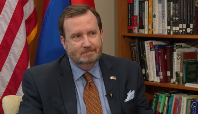 "Agenda: Interview". Richard Mills