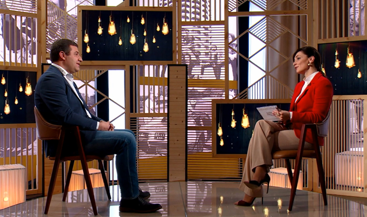 Life in The Palm - Artak Herikyan