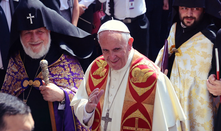 The story of a photo: Pope Francis in Etchmiadzin