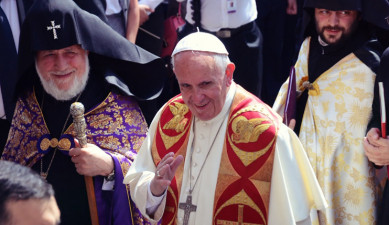 The story of a photo: Pope Francis in Etchmiadzin