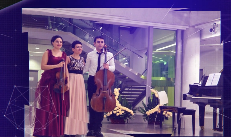 Չակերտներ. Մարինե Կարոյան