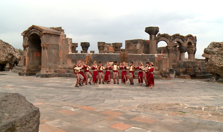 Ուս ուսի. Գորանի