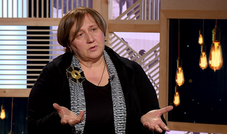 Bir qora tanli kampirni sikdi