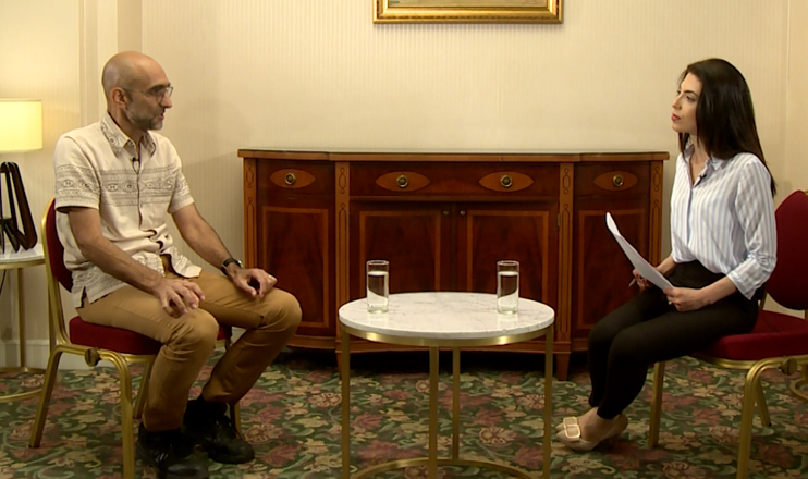 "Agenda: Interview". Tom Catina