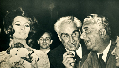 Մի ֆոտոյի պատմություն. Արամ Խաչատրյանը ժամանակի ամենահայտնի դեմքերի հետ