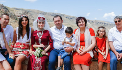 Ընտանիք. Հարոյանները