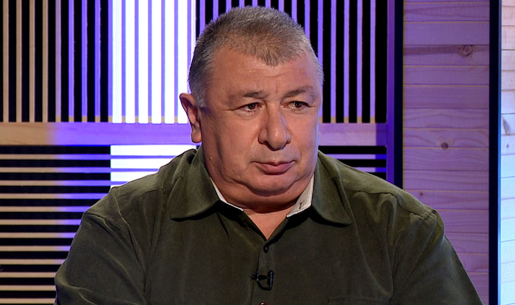 Չակերտներ. Արա Ավետիսյան