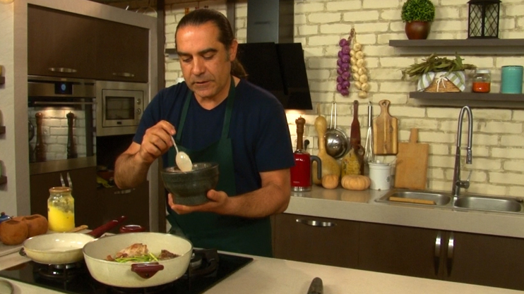 Готовим вместе. Блины с капустой