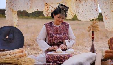 Հայրենեան. Հաց