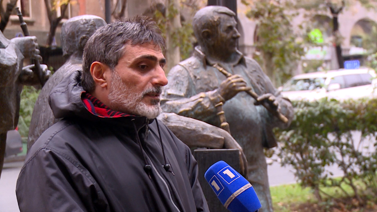 Ինչ է ուզում տղամարդը. Տաբատ, կոստյում