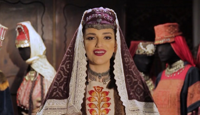 Հայրենեան. Տարազ