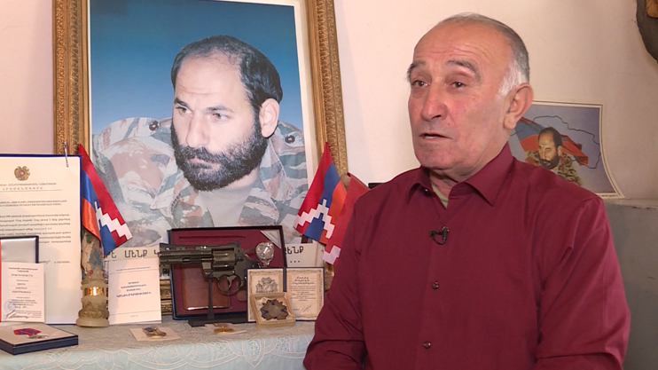 Նվիրյալները. Աբրիկ Հայրապետյան