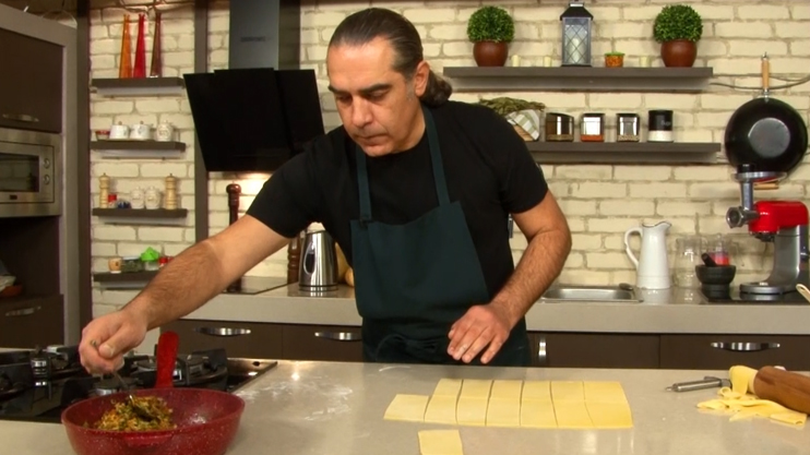 Давайте готовить вместе. Равиоли с грибами и ветчиной