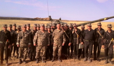 Նվիրյալները. Հունան Հայրումյան