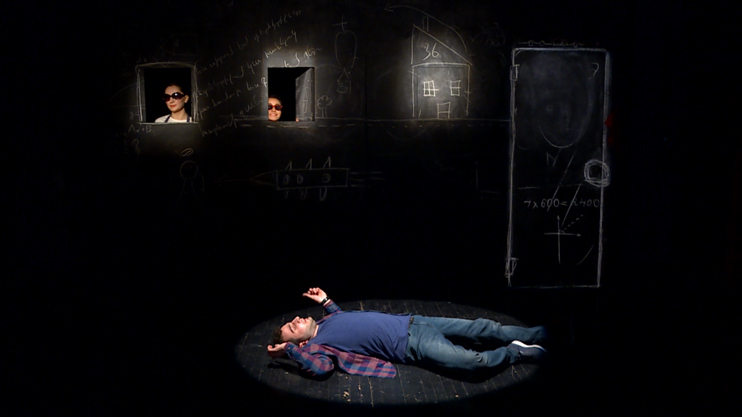 Կուլիսներ. Քրիստոֆեր