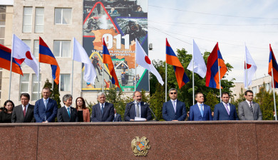 News 60 Minutes: Main Report