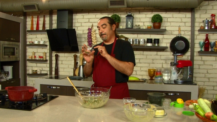 Зеленая фасоль с соусом из тыквенных семечек