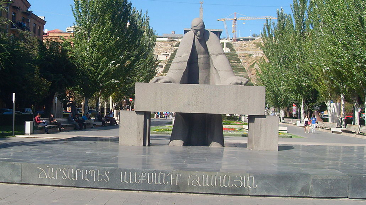 Ալեքսանդր Թամանյանի հուշարձան