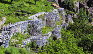 On the Roads of Armenia: Bjni