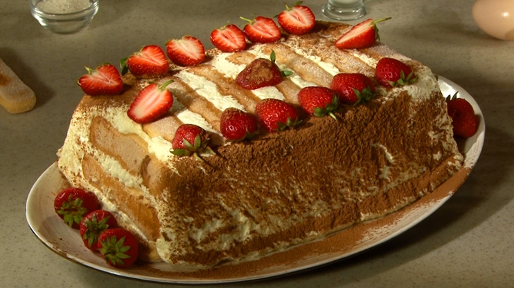 Let's Cook Together: Strawberry and Sushki Cake