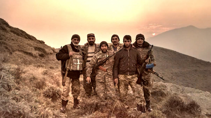 Նվիրյալները. Կամավորներ