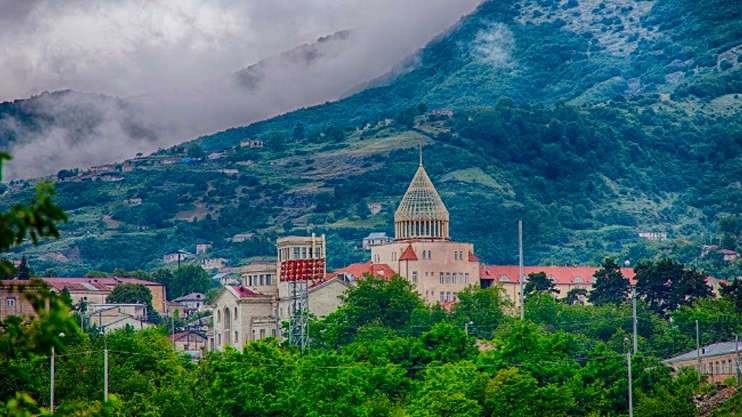 Հրապարակում