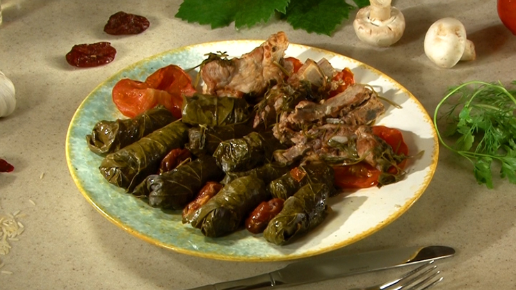 Պատրաստենք միասին. Խոզի մսով, սնկով դոլմա