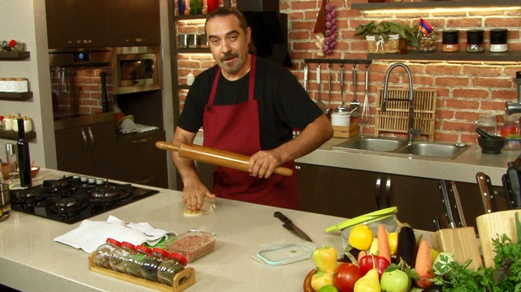 Готовим вместе. Чебуреки