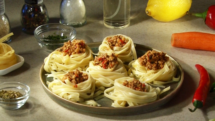 Готовим вместе. Птичьи гнёзда с мясными шариками